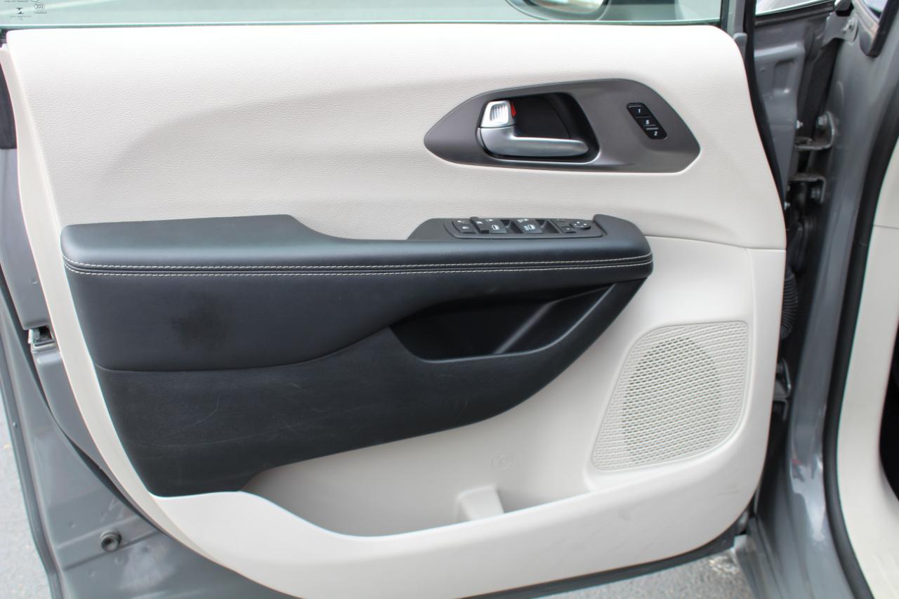 Chrysler Pacifica Touring L FWD 2023