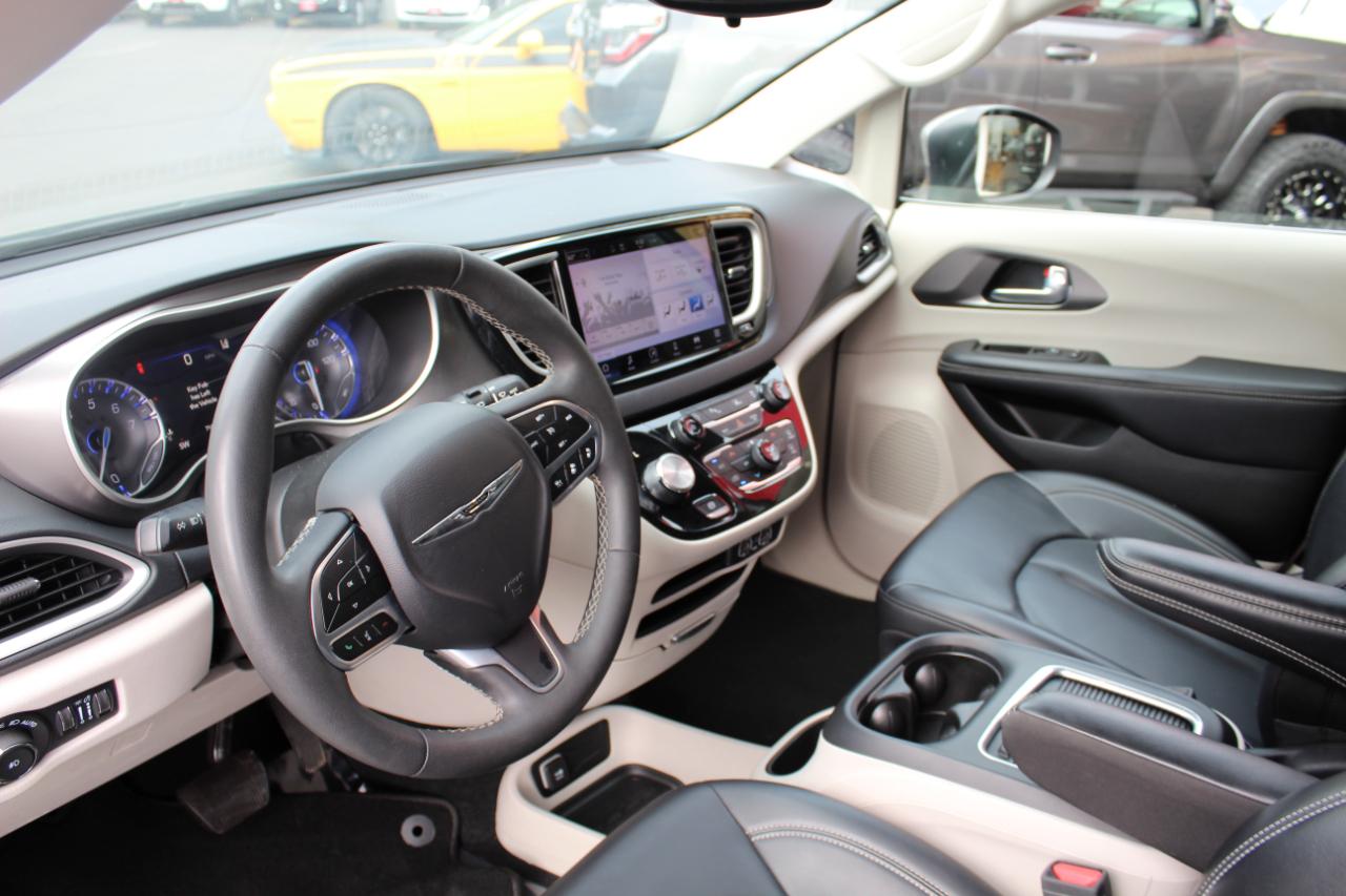 Chrysler Pacifica Touring L FWD 2023