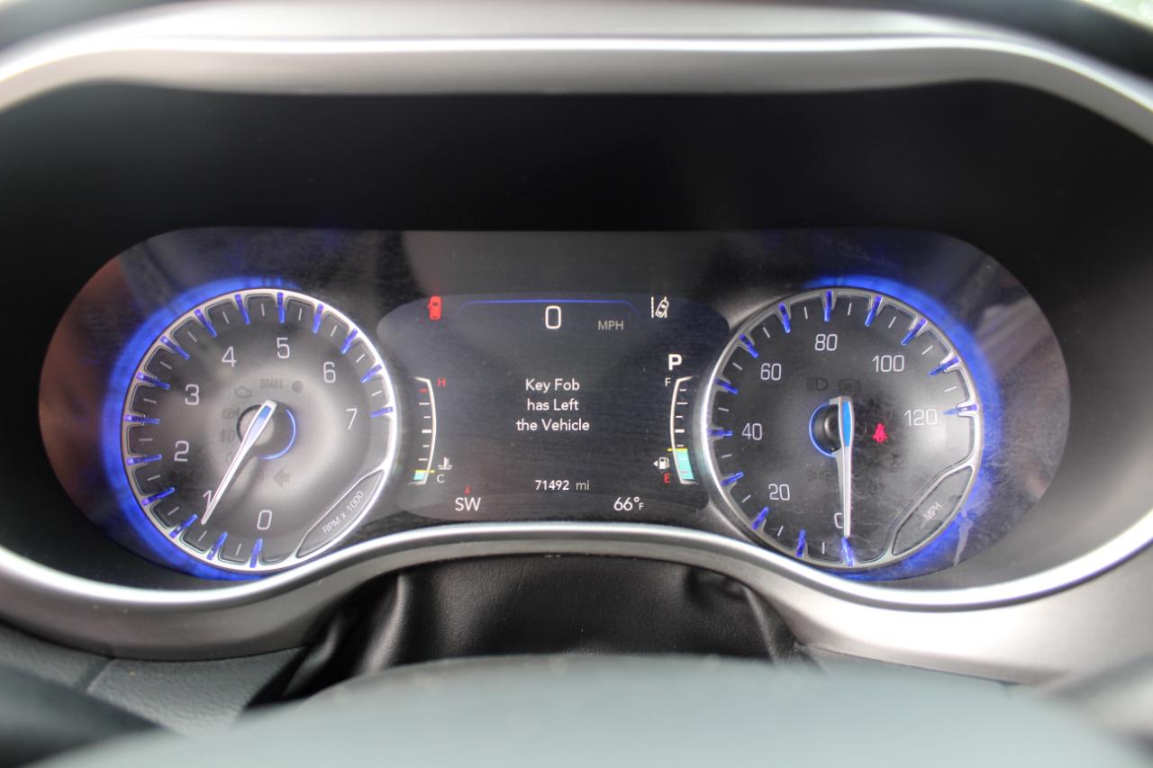Chrysler Pacifica Touring L FWD 2023