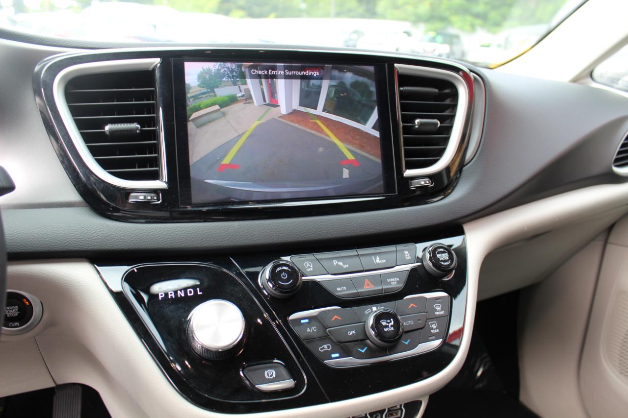 Chrysler Pacifica Touring L FWD 2023