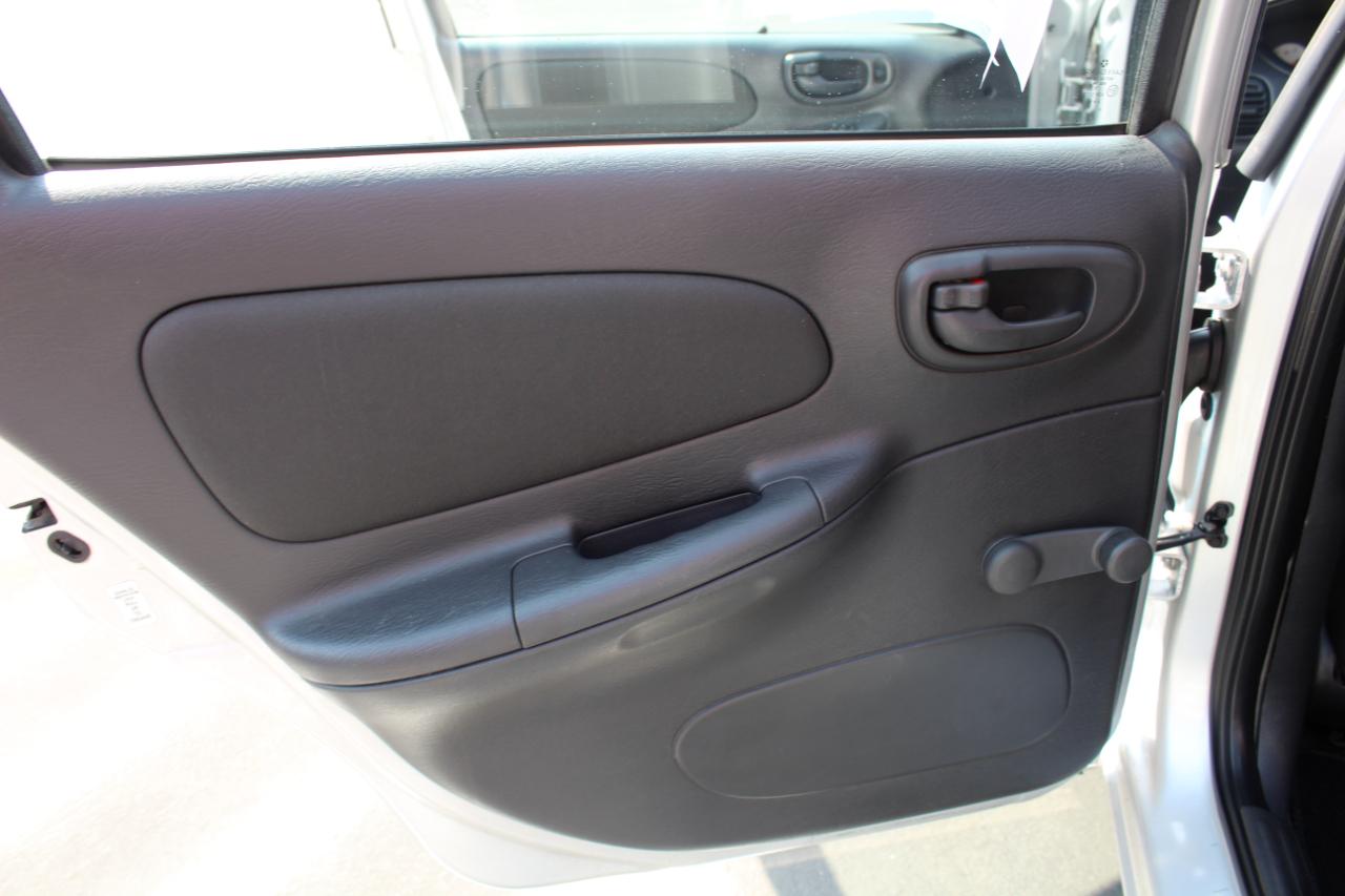 Dodge Neon 4dr Sdn SXT 2005