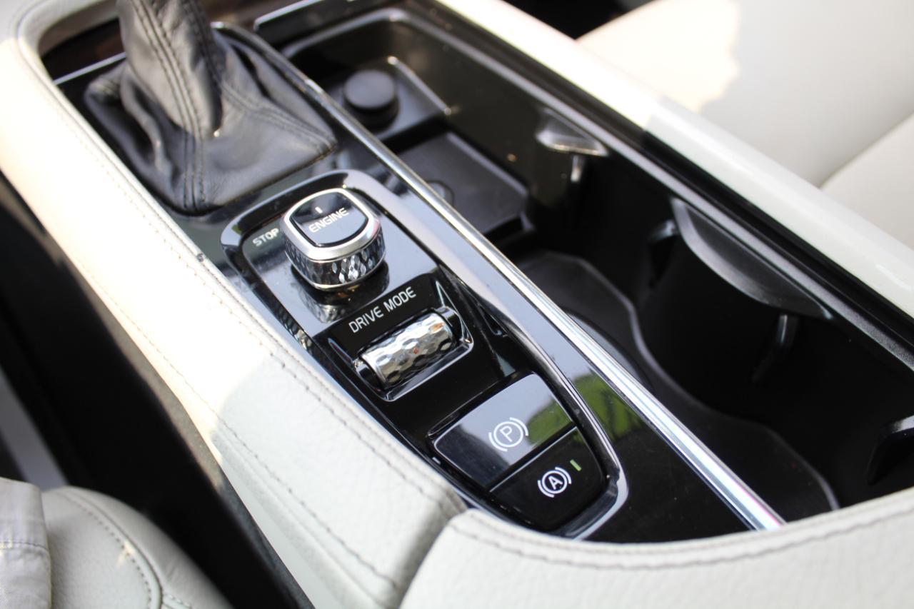 Volvo XC90 T6 AWD 7-Passenger Momentum 2017