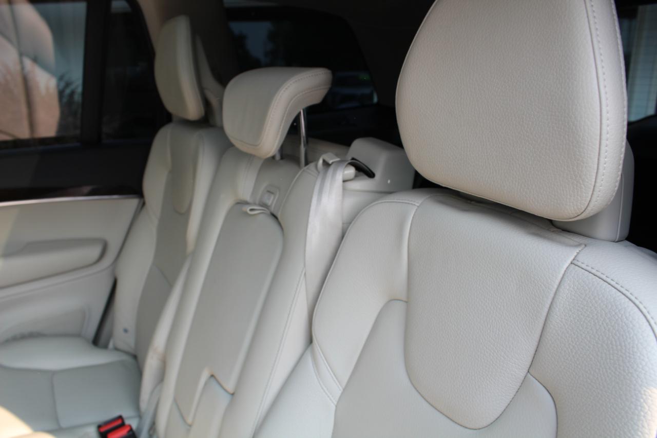 Volvo XC90 T6 AWD 7-Passenger Momentum 2017