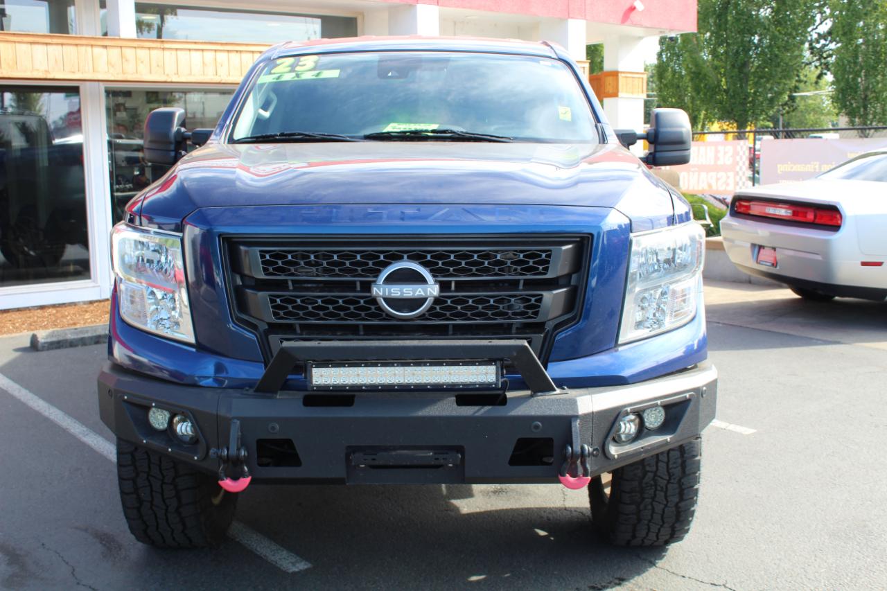 Nissan Titan 4x4 Crew Cab SV 2023