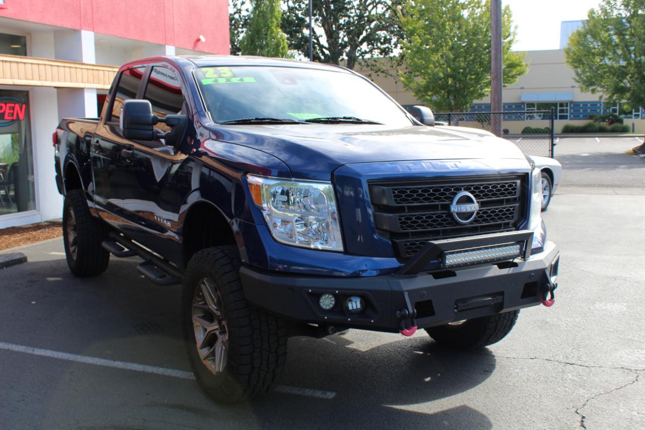 Nissan Titan 4x4 Crew Cab SV 2023