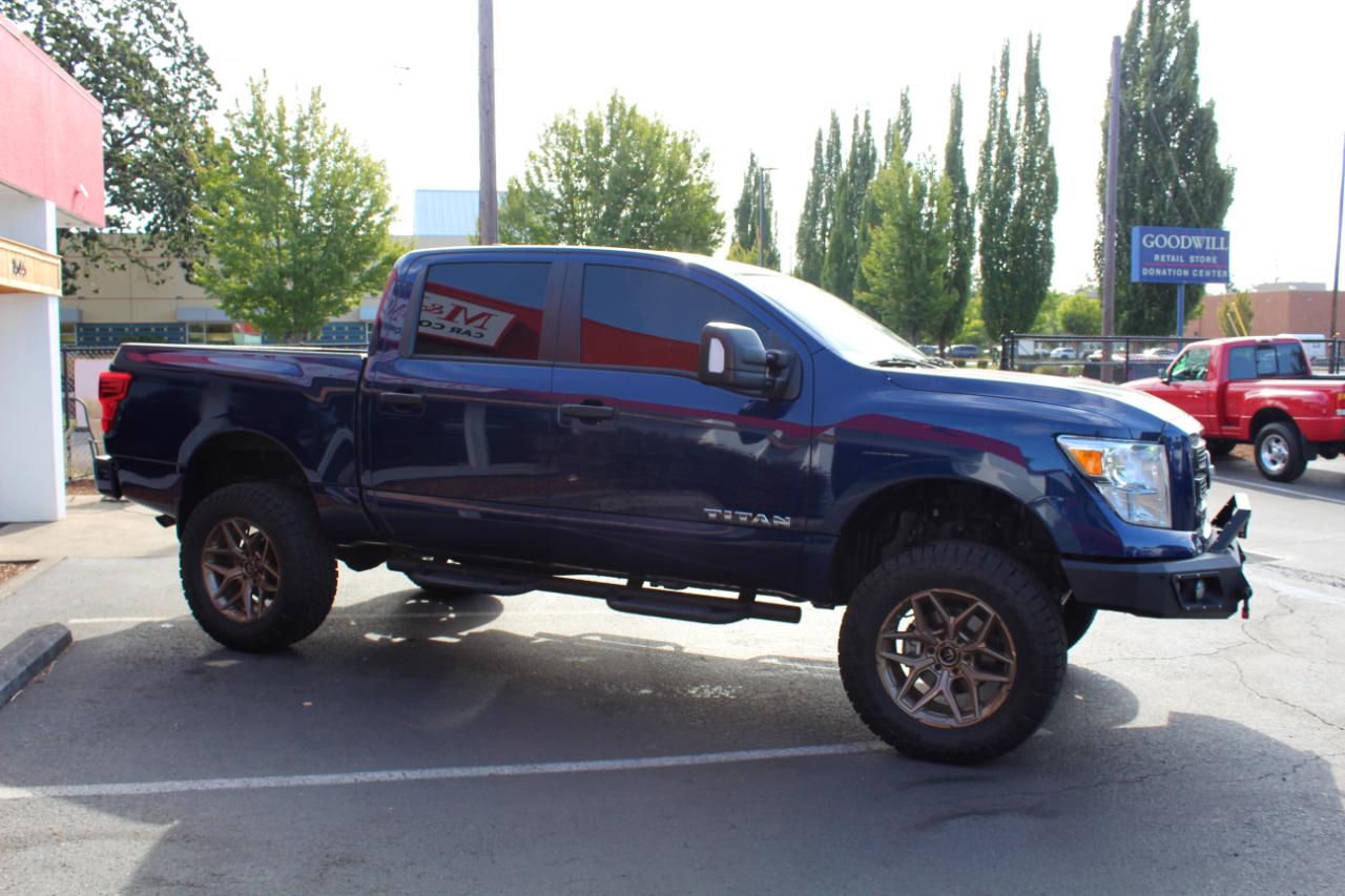 Nissan Titan 4x4 Crew Cab SV 2023