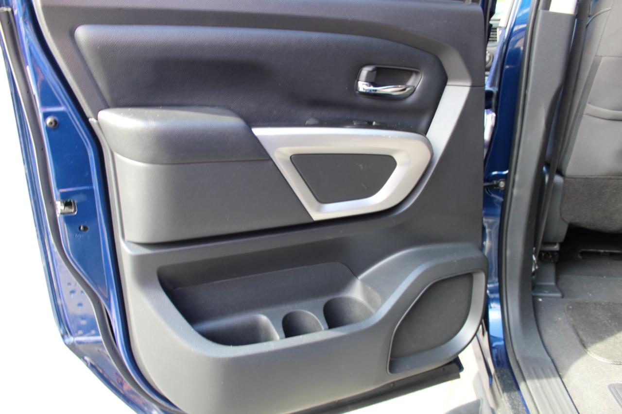 Nissan Titan 4x4 Crew Cab SV 2023