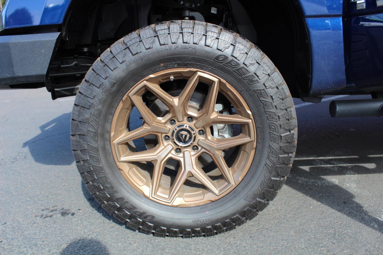 Nissan Titan 4x4 Crew Cab SV 2023