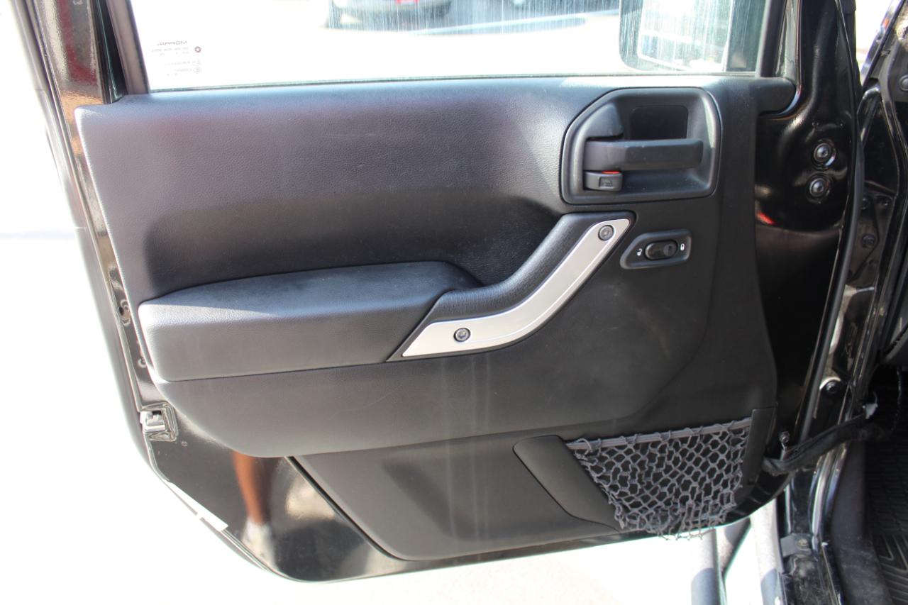 Jeep Wrangler Unlimited 4WD 4dr Sahara 2014