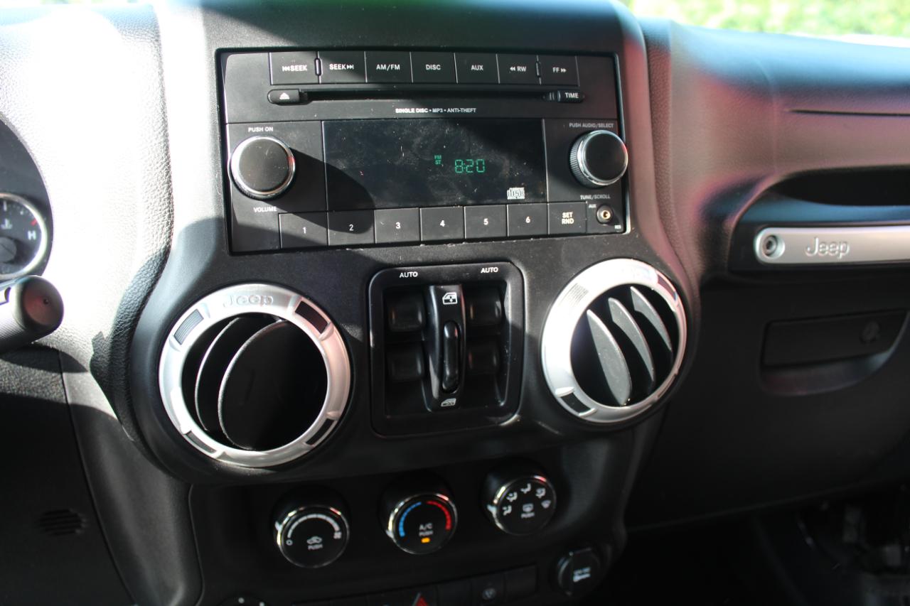Jeep Wrangler Unlimited 4WD 4dr Sahara 2014