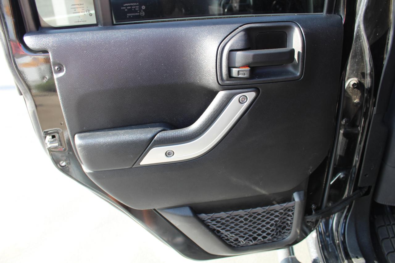 Jeep Wrangler Unlimited 4WD 4dr Sahara 2014