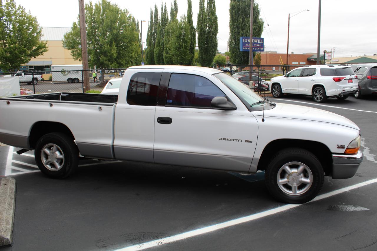Dodge Dakota Club Cab 131" WB Sport 2000