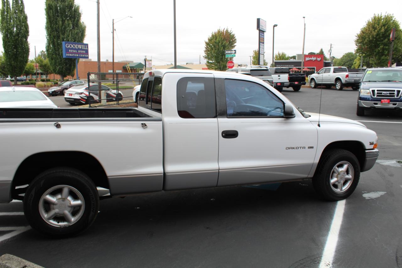 Dodge Dakota Club Cab 131" WB Sport 2000