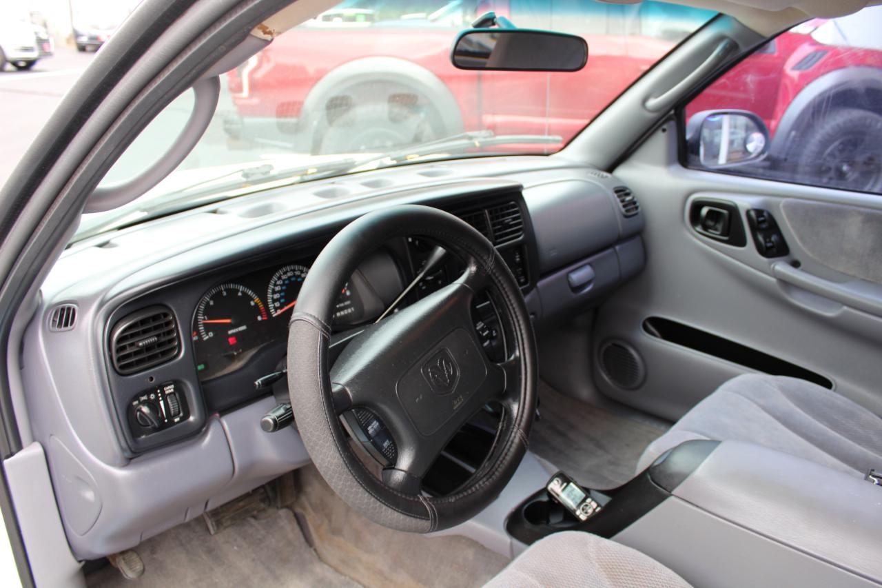 Dodge Dakota Club Cab 131" WB Sport 2000