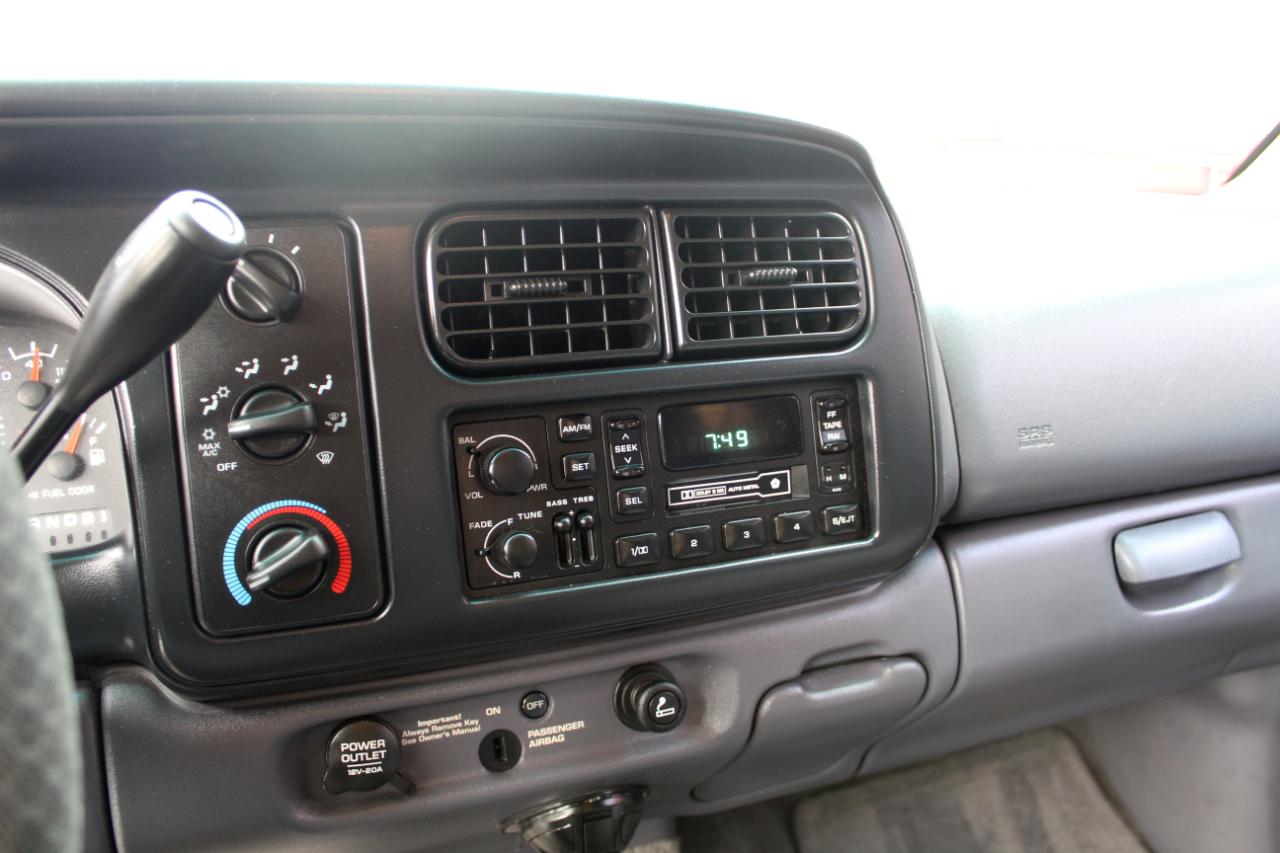 Dodge Dakota Club Cab 131" WB Sport 2000
