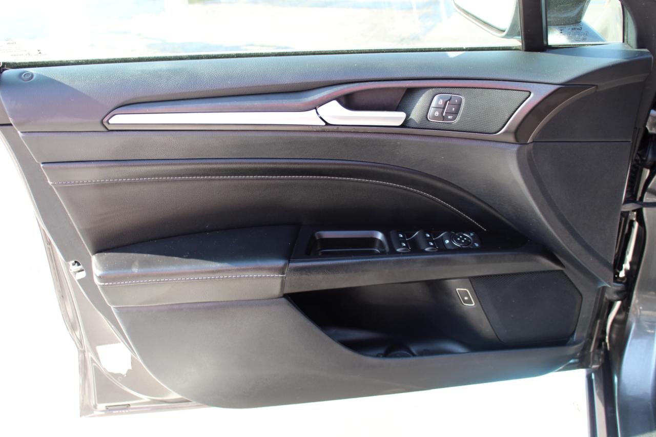 Ford Fusion Plug-In Hybrid Titanium FWD 2020