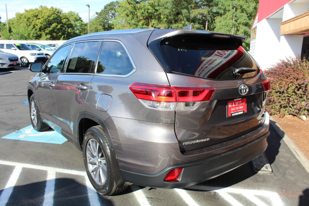 Toyota Highlander XLE V6 AWD (Natl) 2017