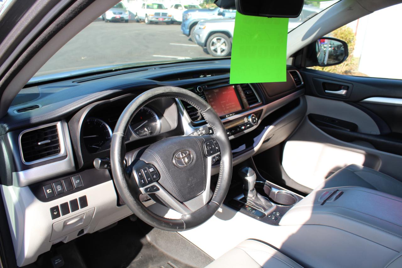 Toyota Highlander XLE V6 AWD (Natl) 2017