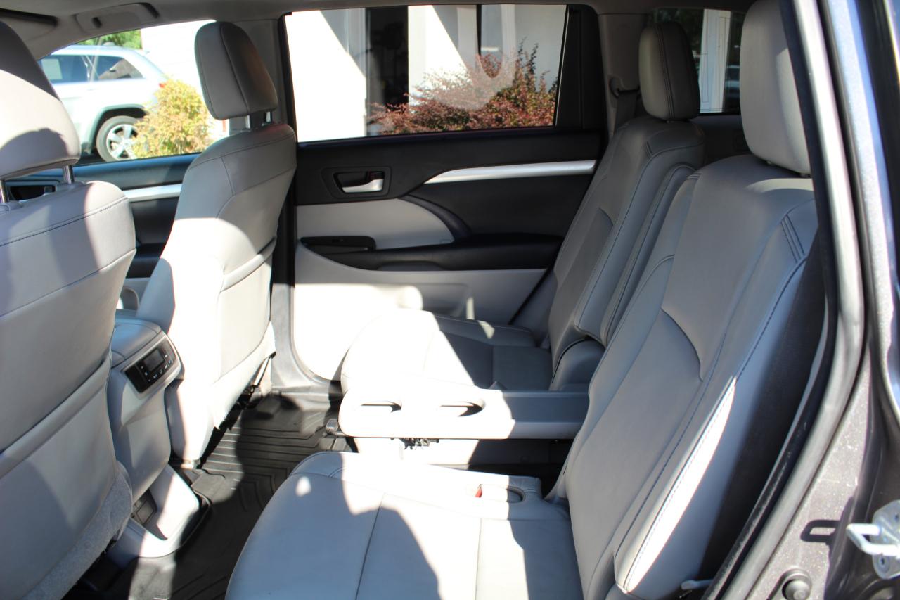 Toyota Highlander XLE V6 AWD (Natl) 2017