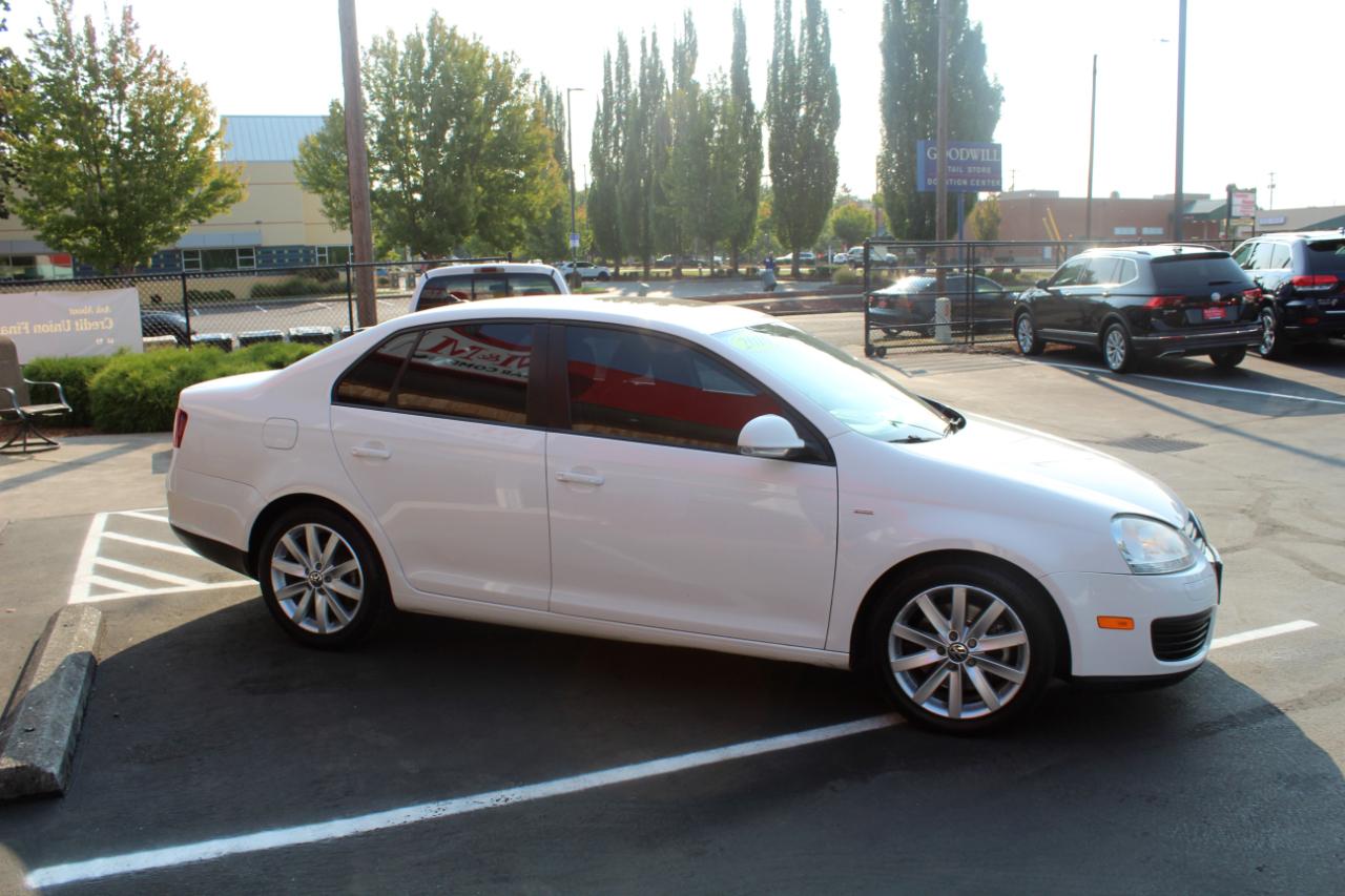 Volkswagen Jetta Sedan 4dr DSG Wolfsburg PZEV 2010
