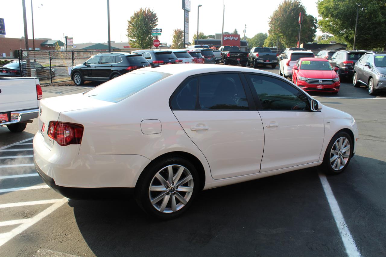 Volkswagen Jetta Sedan 4dr DSG Wolfsburg PZEV 2010