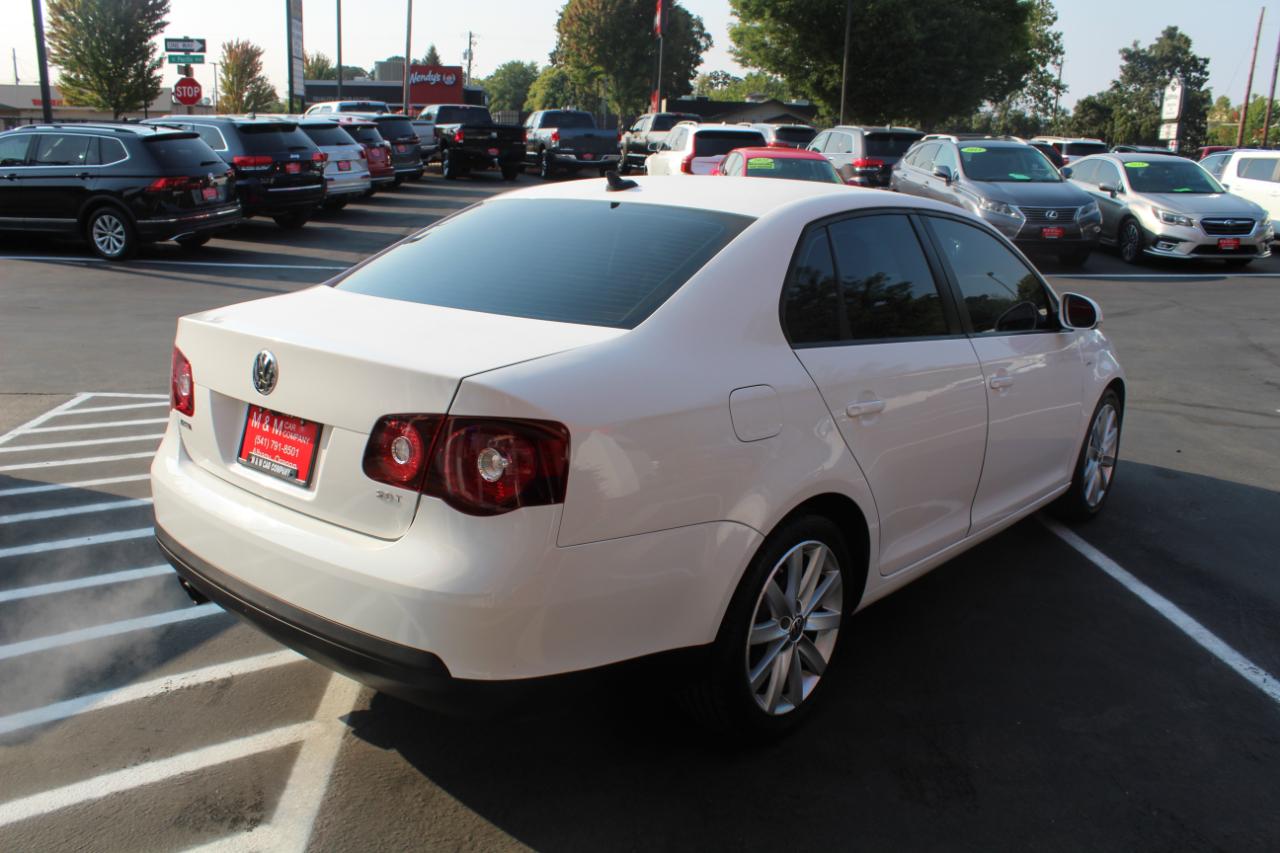 Volkswagen Jetta Sedan 4dr DSG Wolfsburg PZEV 2010