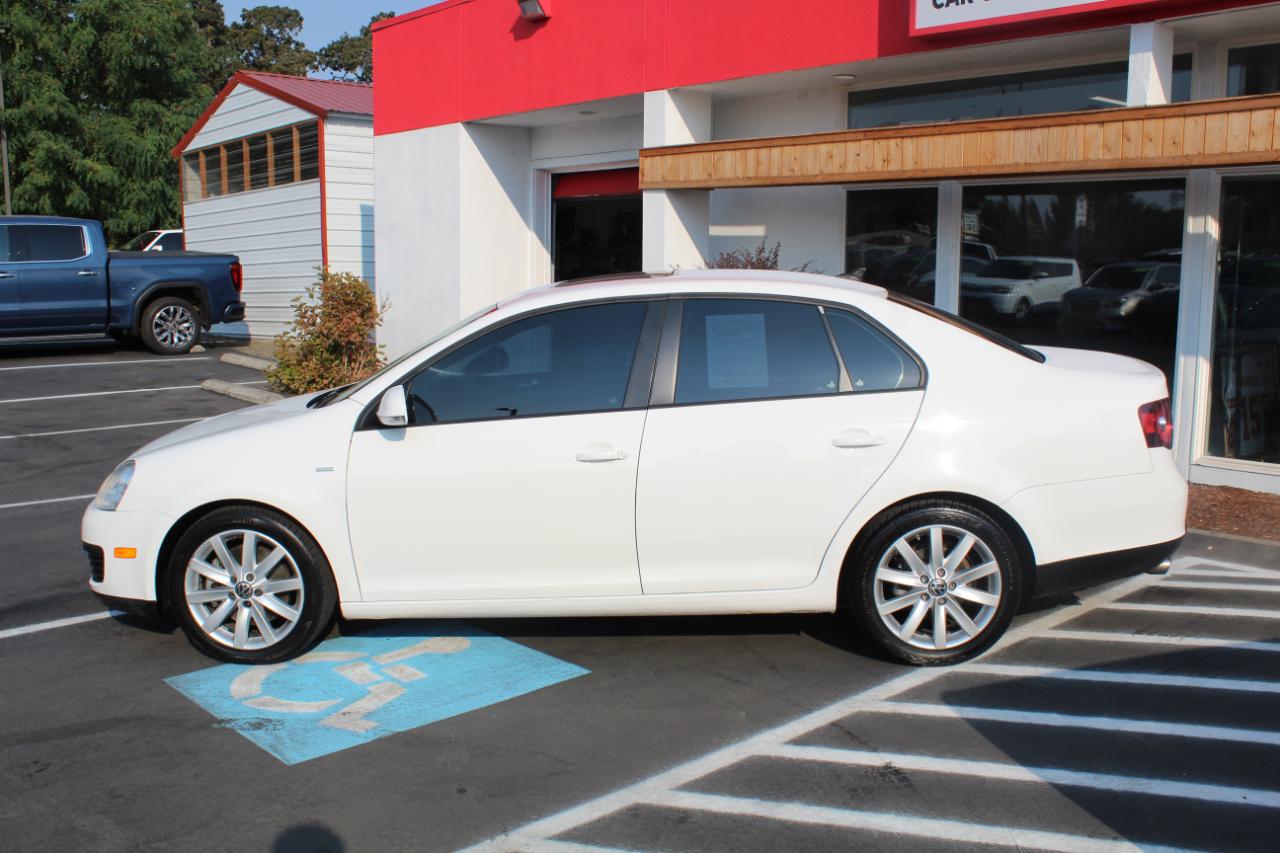 Volkswagen Jetta Sedan 4dr DSG Wolfsburg PZEV 2010