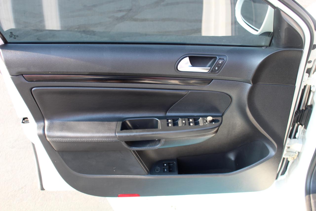 Volkswagen Jetta Sedan 4dr DSG Wolfsburg PZEV 2010