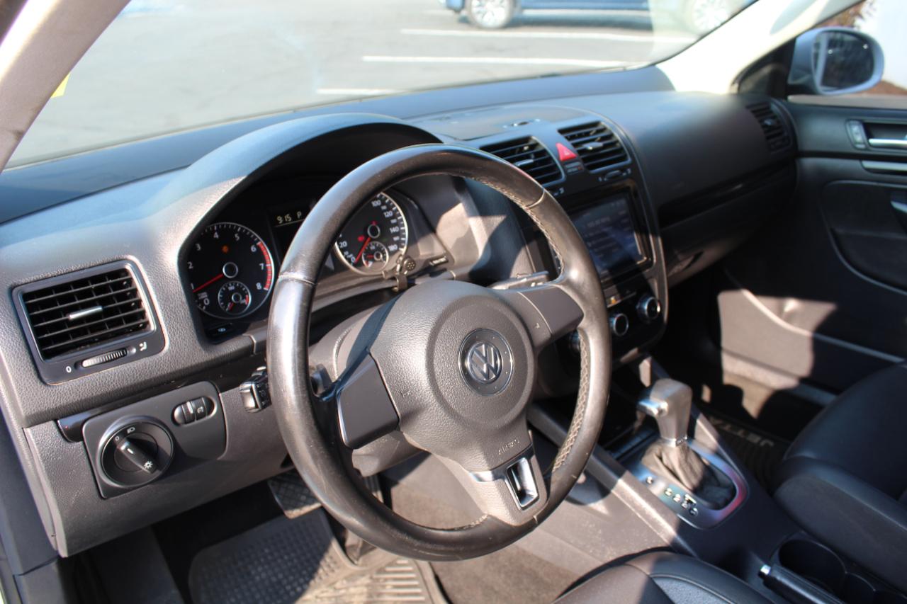 Volkswagen Jetta Sedan 4dr DSG Wolfsburg PZEV 2010
