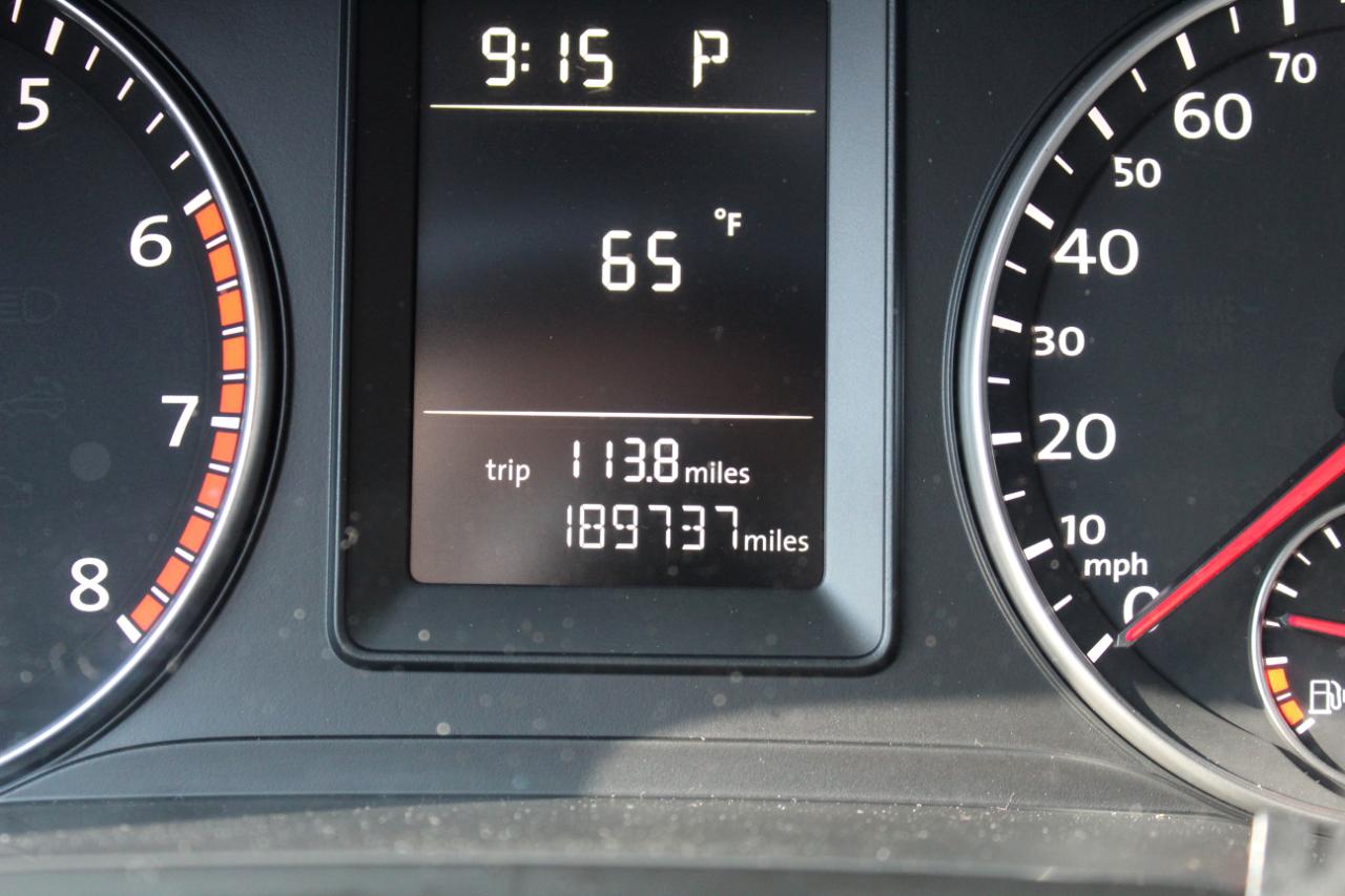 Volkswagen Jetta Sedan 4dr DSG Wolfsburg PZEV 2010