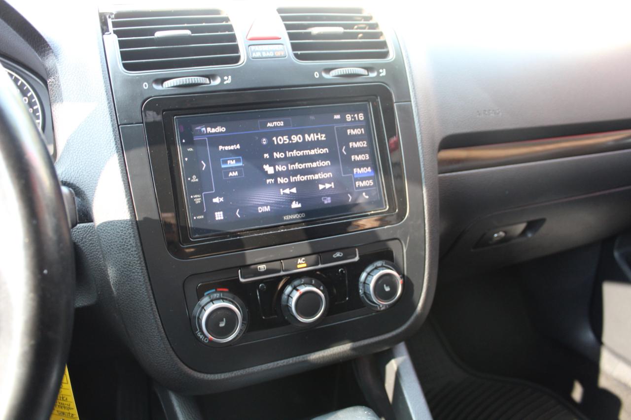 Volkswagen Jetta Sedan 4dr DSG Wolfsburg PZEV 2010