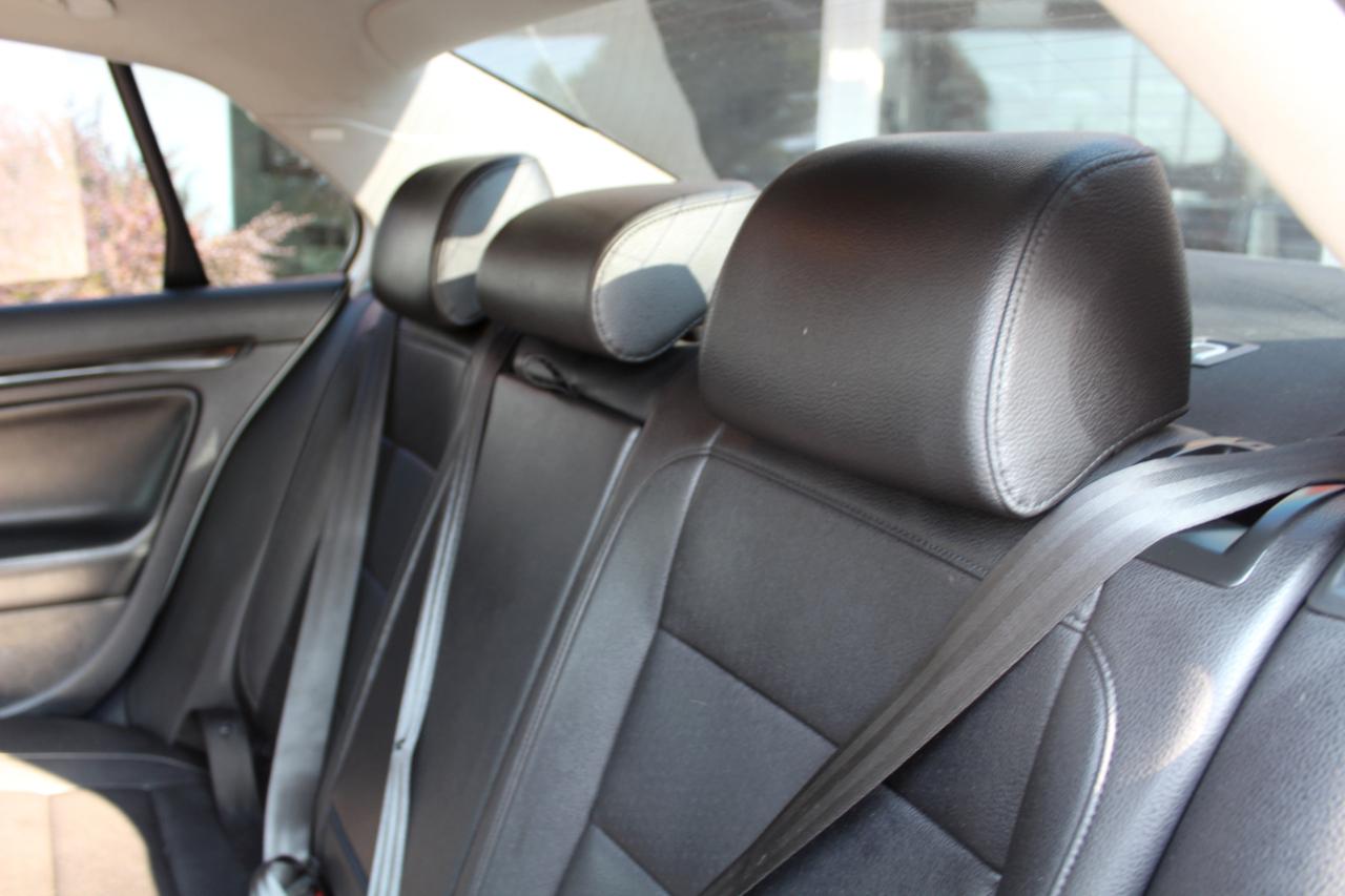 Volkswagen Jetta Sedan 4dr DSG Wolfsburg PZEV 2010