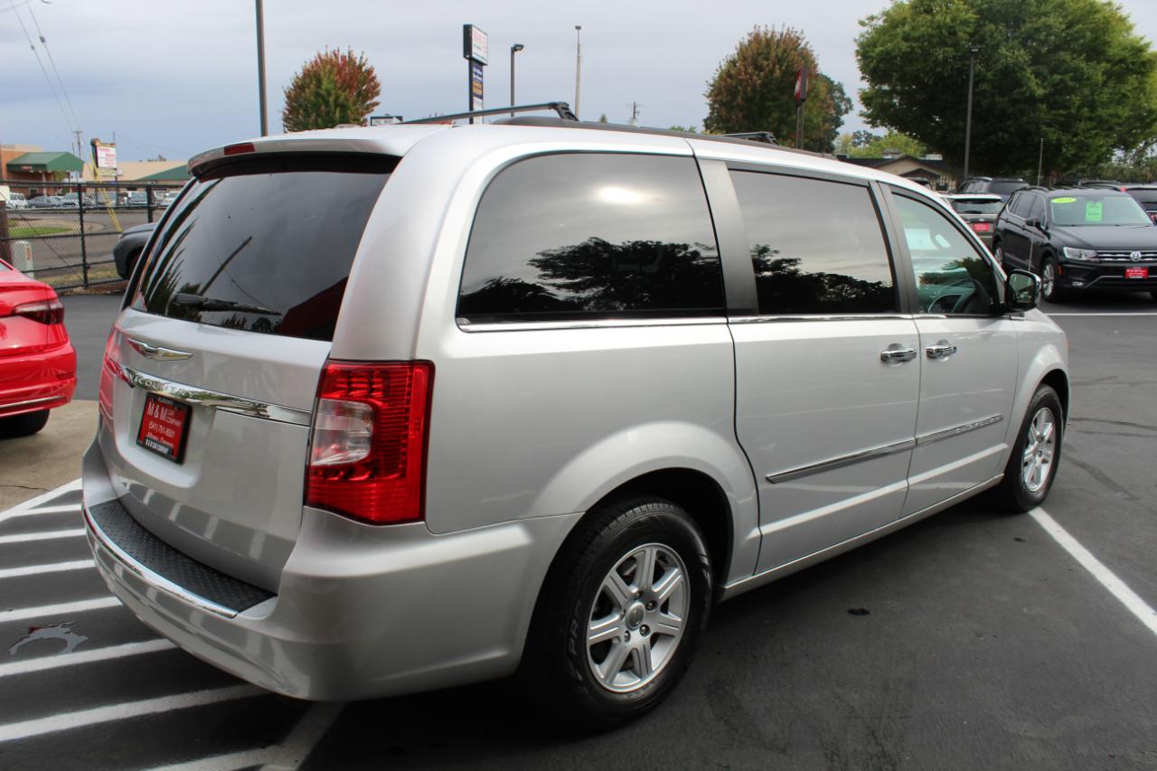 Chrysler Town & Country 4dr Wgn Touring 2011