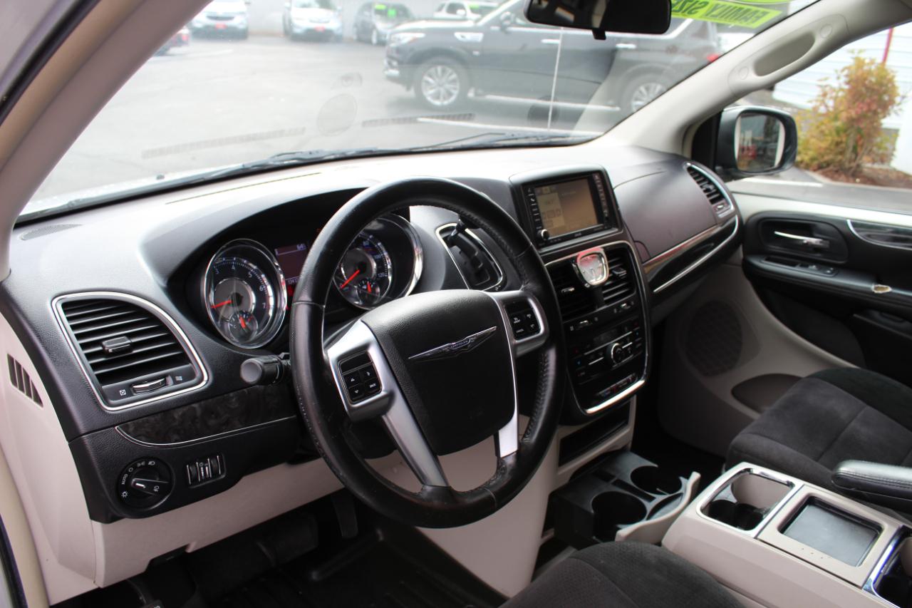 Chrysler Town & Country 4dr Wgn Touring 2011