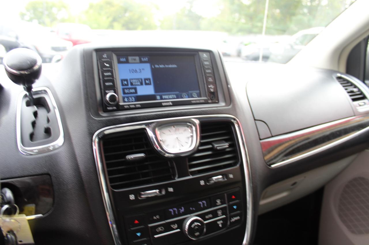 Chrysler Town & Country 4dr Wgn Touring 2011