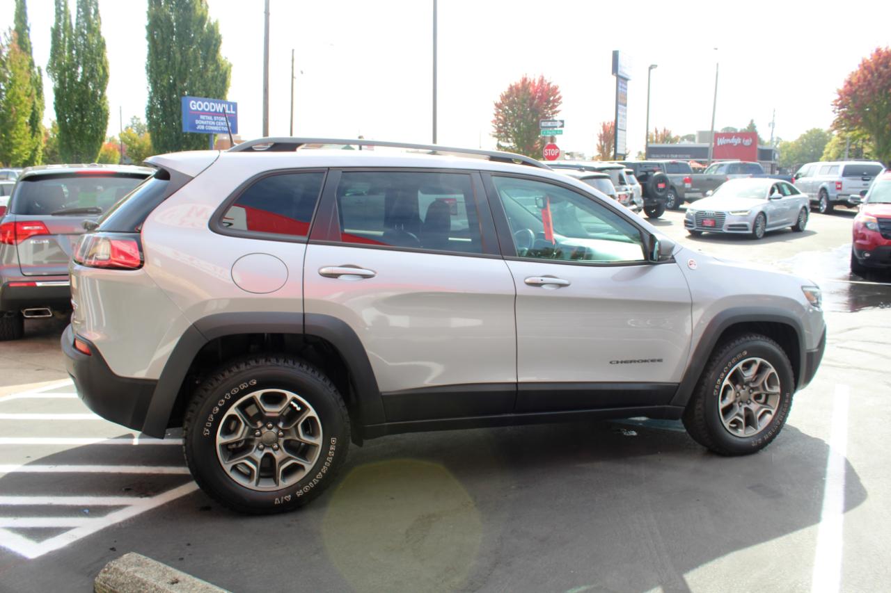 Jeep Cherokee photo 6