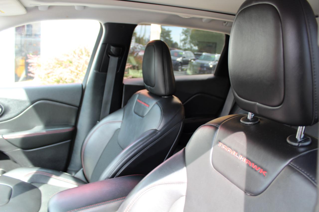 Jeep Cherokee photo 13