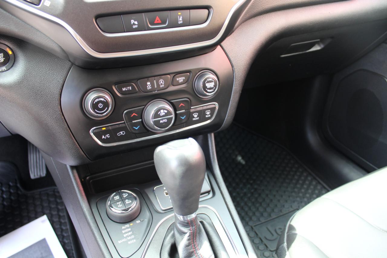 Jeep Cherokee photo 17