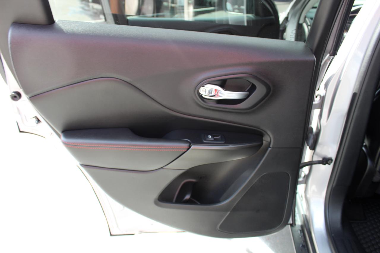 Jeep Cherokee photo 19