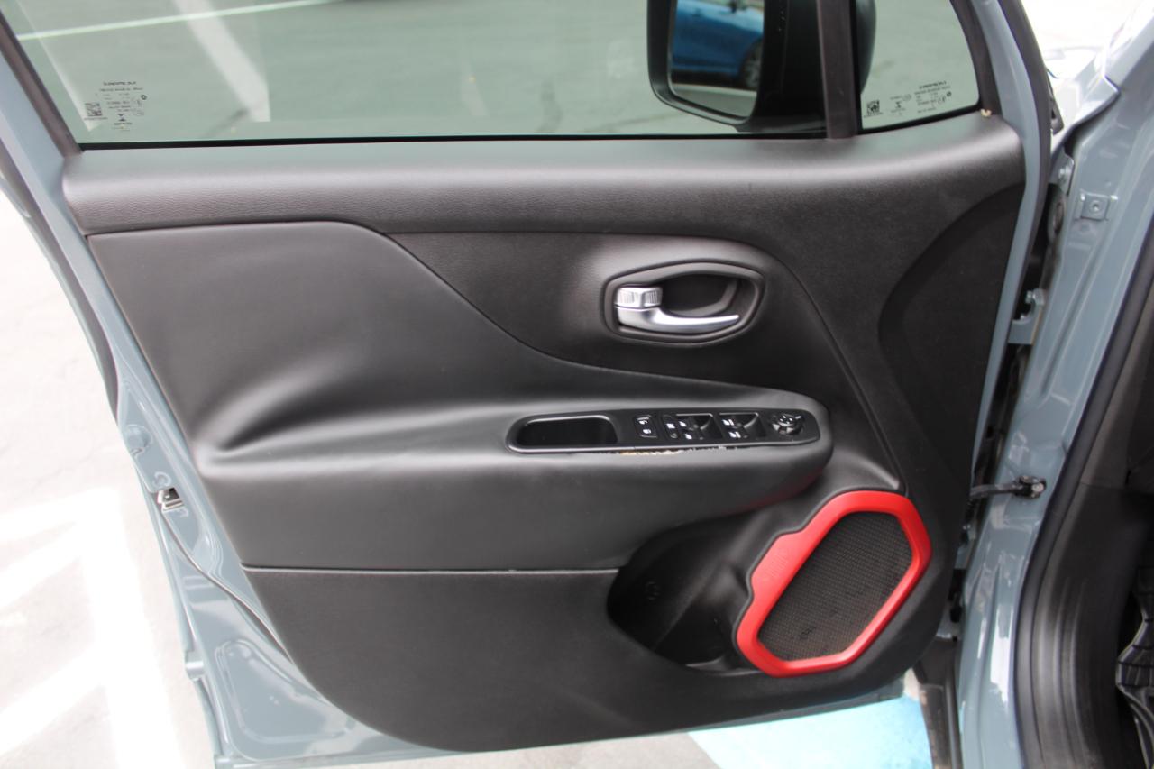 Jeep Renegade photo 13