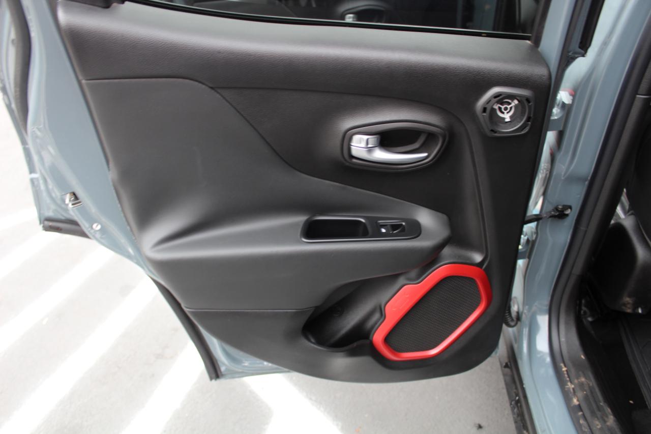 Jeep Renegade photo 22