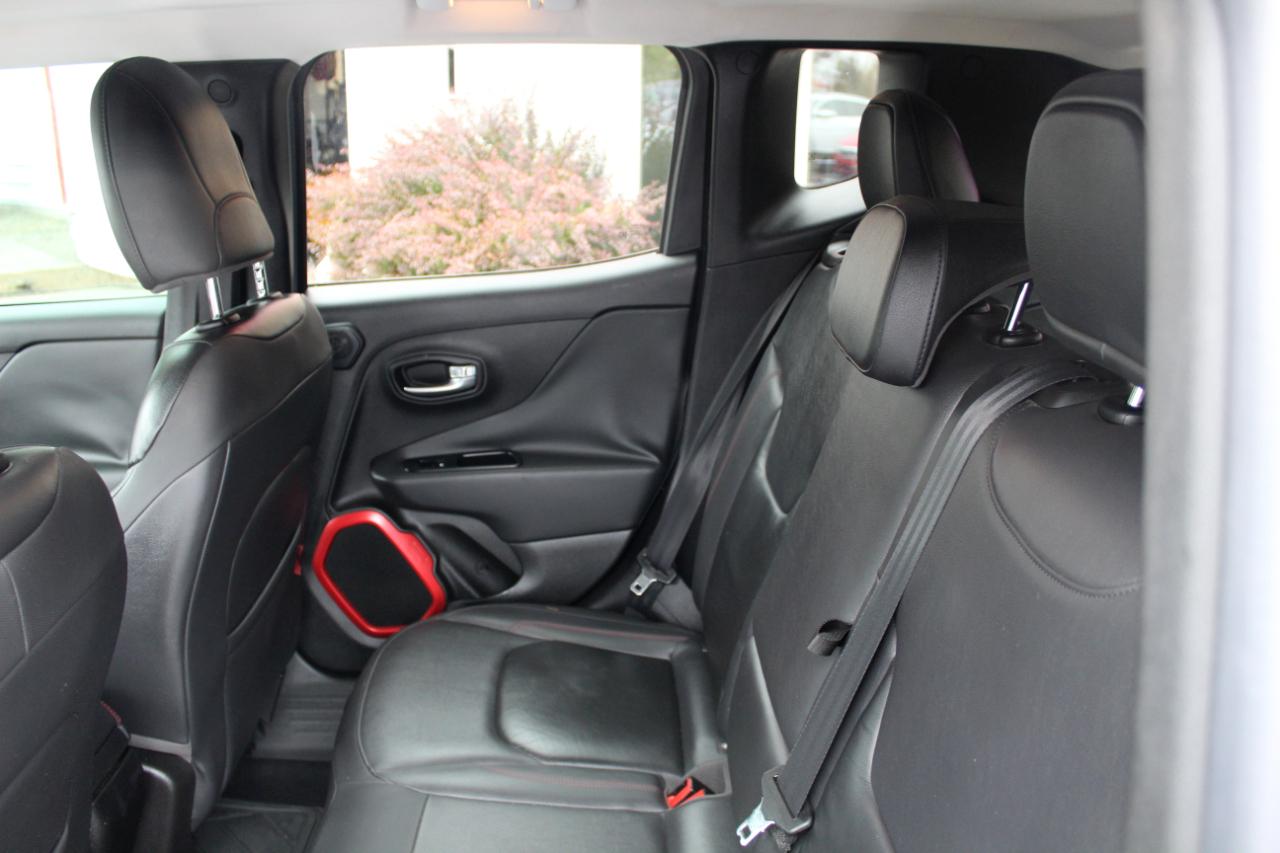 Jeep Renegade photo 24
