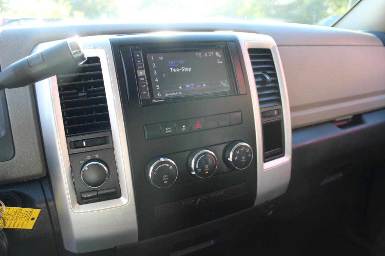 Dodge Ram 1500 4WD Quad Cab 140.5" SLT 2010