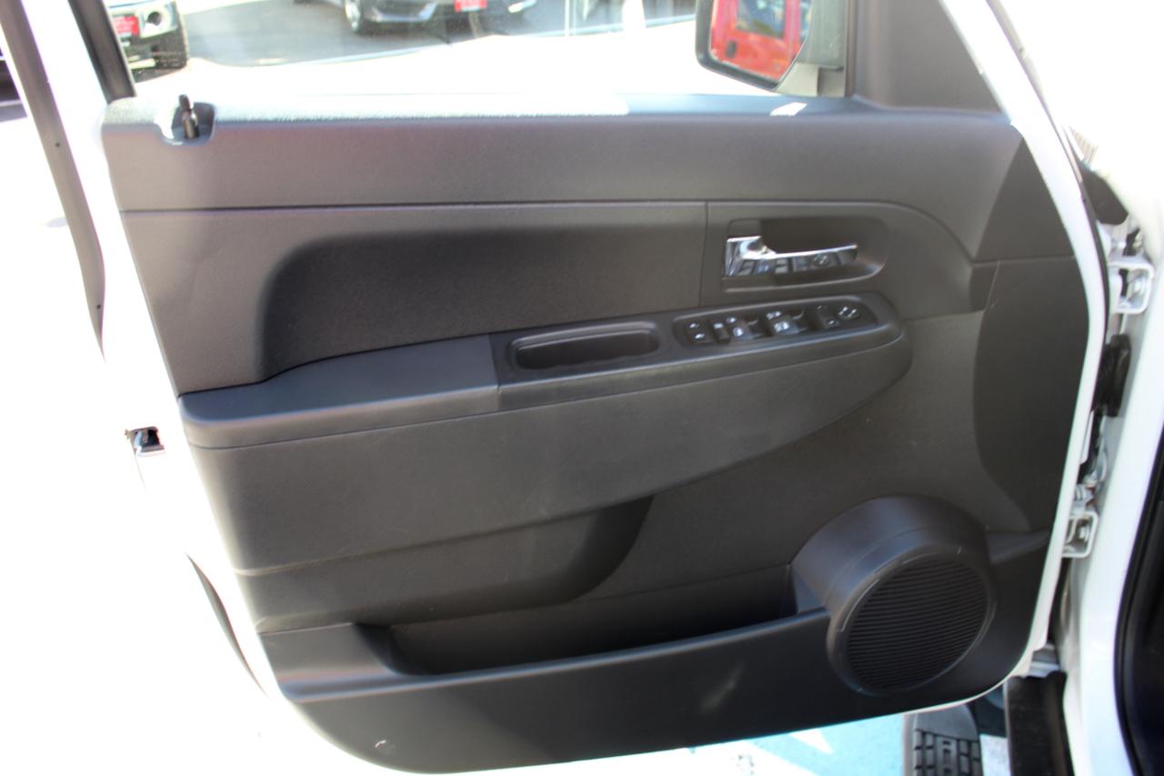 Jeep Liberty photo 10