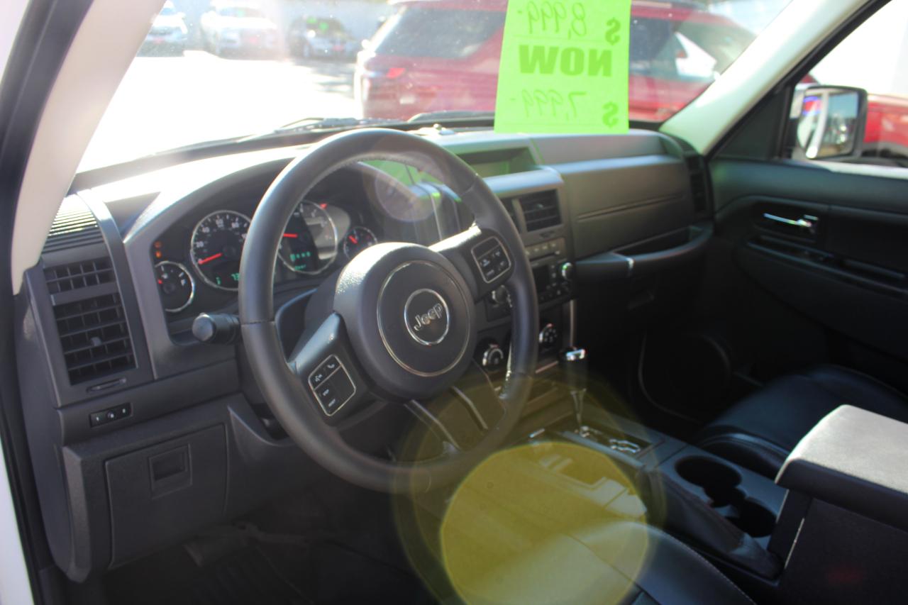 Jeep Liberty photo 11
