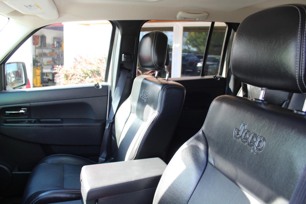 Jeep Liberty photo 12