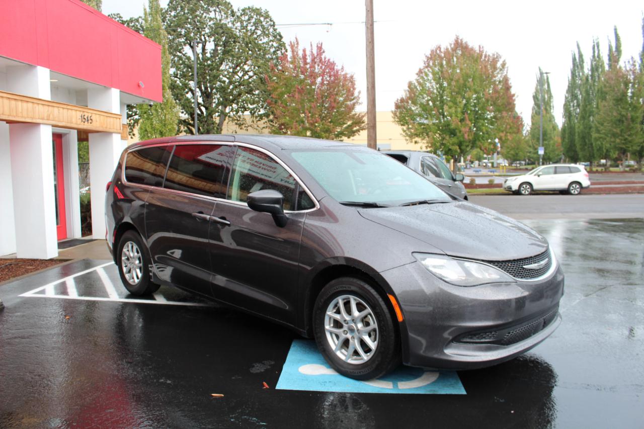 Chrysler Voyager photo 3