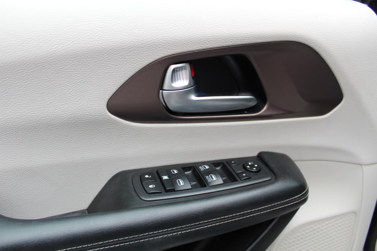 Chrysler Voyager photo 10