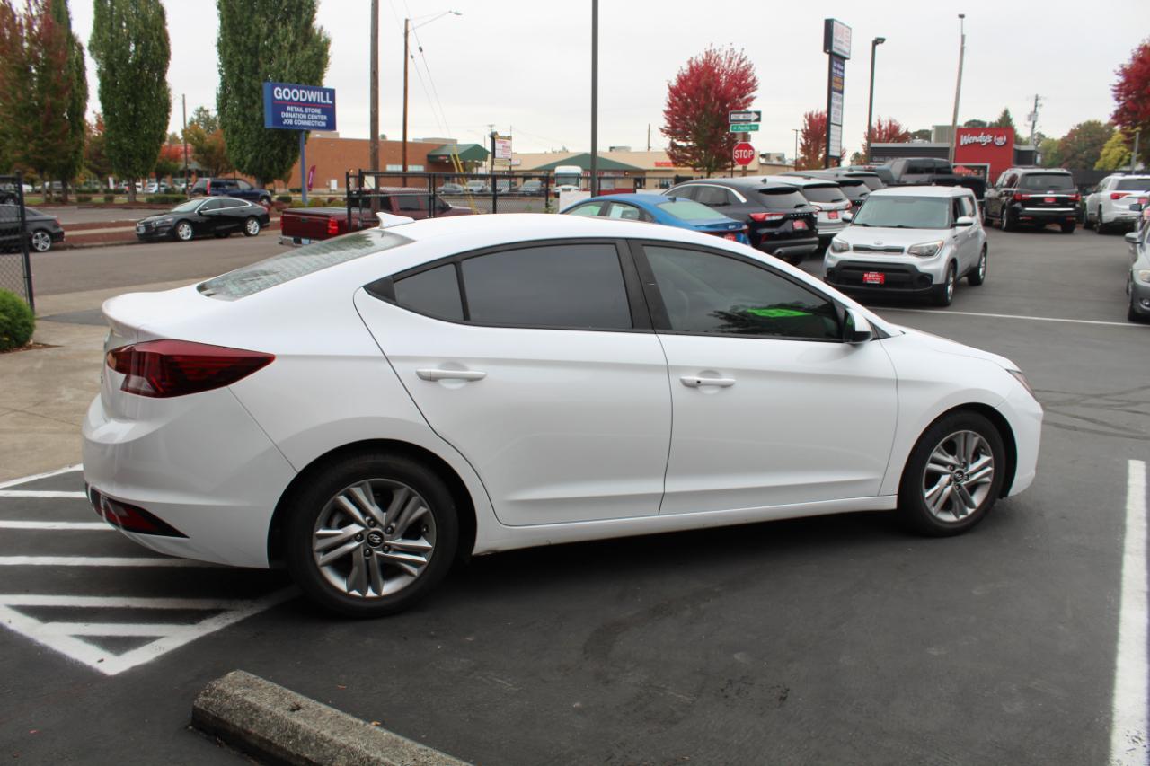 Hyundai Elantra photo 7
