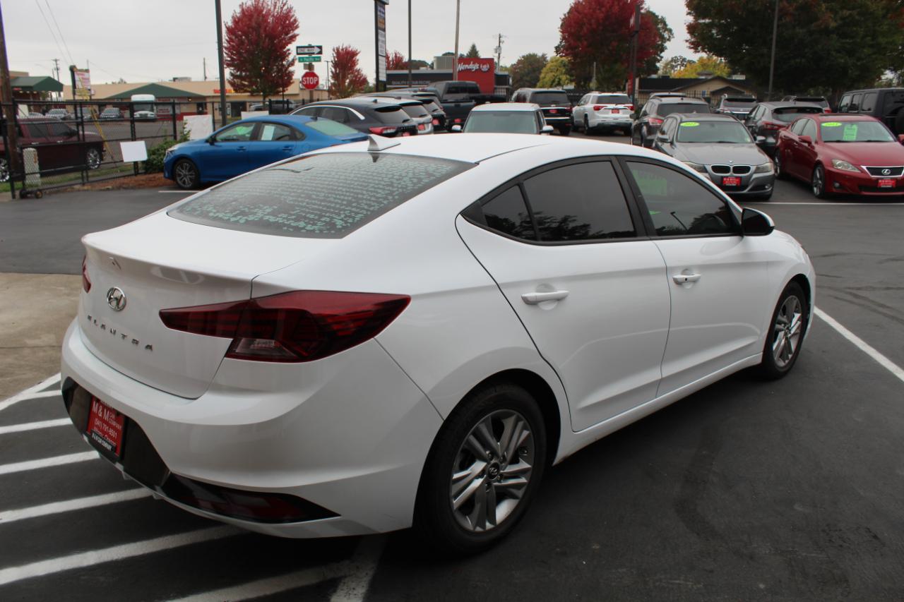 Hyundai Elantra photo 8